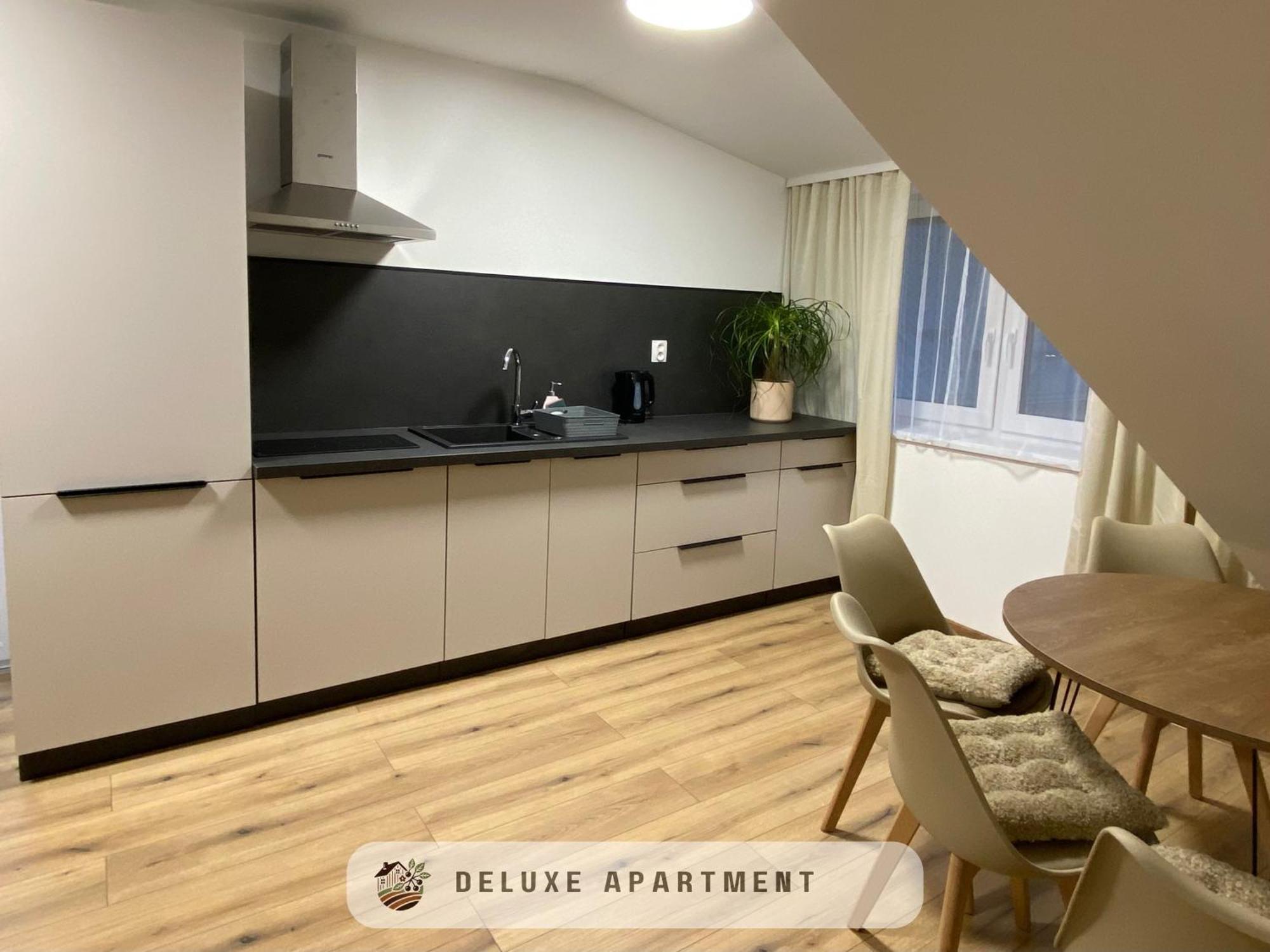 Apartmanovy Dom Visnove Exterior photo